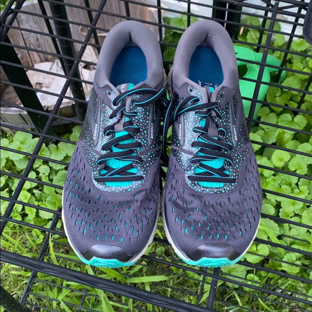 Brooks Glycerin 16 women’s gray aqua tennis shoes